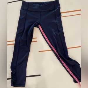 Lululemon crop with ruffle at bottom and POCKETS!EUC! Navy color